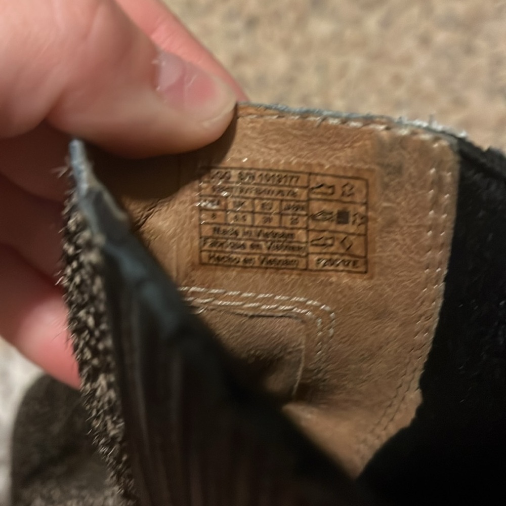 Super Cute Uggs - image 6